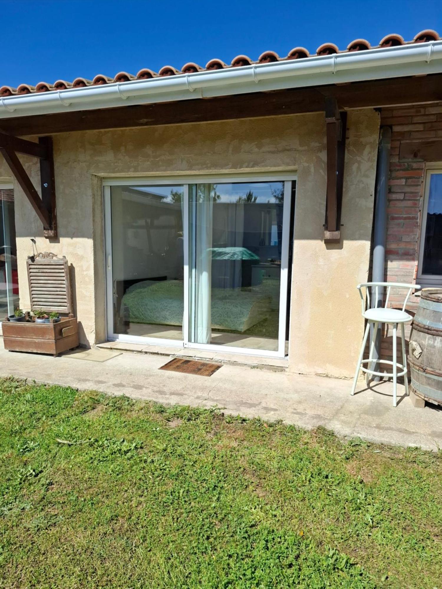 Chambre Lesparre-Medoc Exterior photo